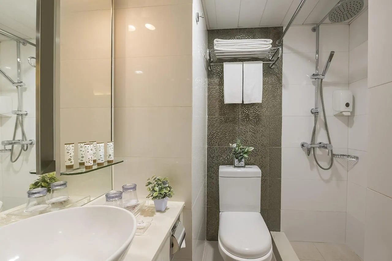 Silka West Kowloon Hotel 香港 3*,